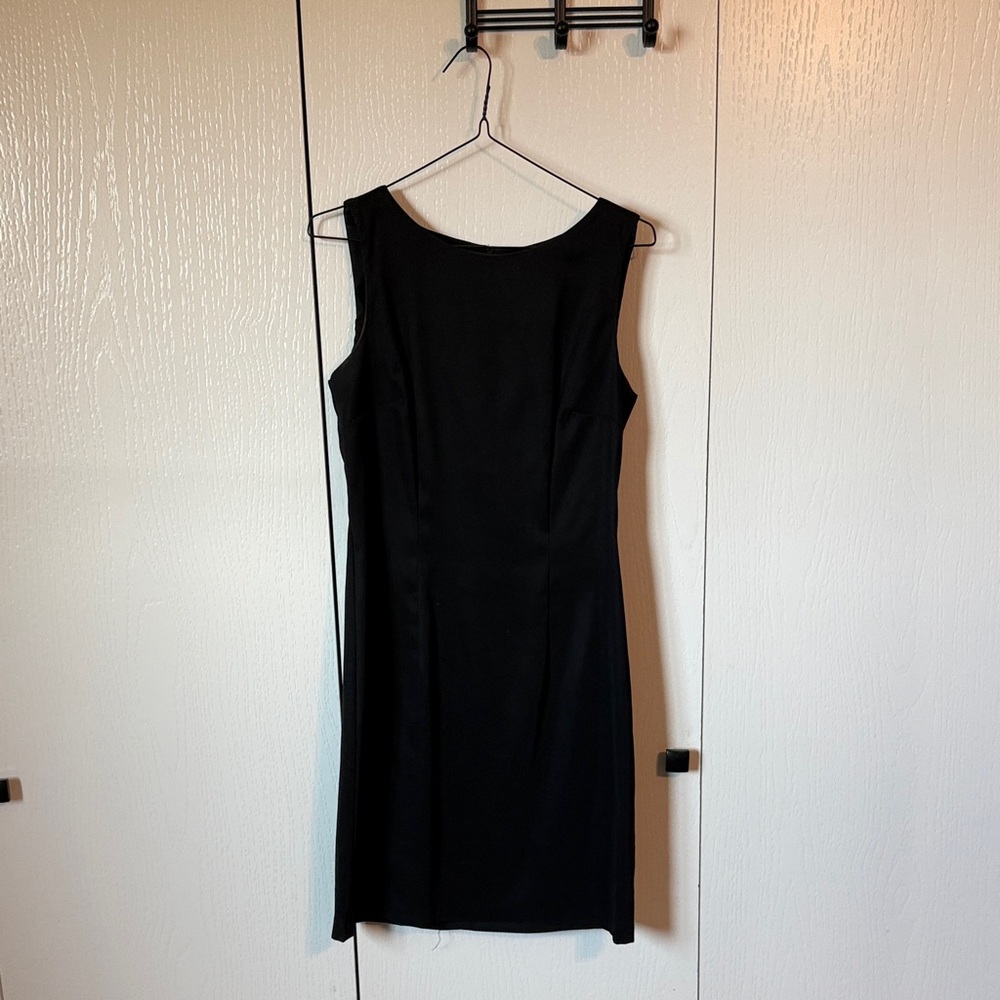 Elegant Black Sleeveless Dress